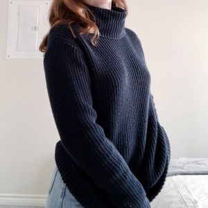 NAVY BLUE TURTLENECK